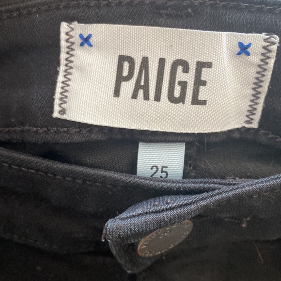 PAIGE Demin Verdugo Crop Jeans in Black - Picture 8 of 10